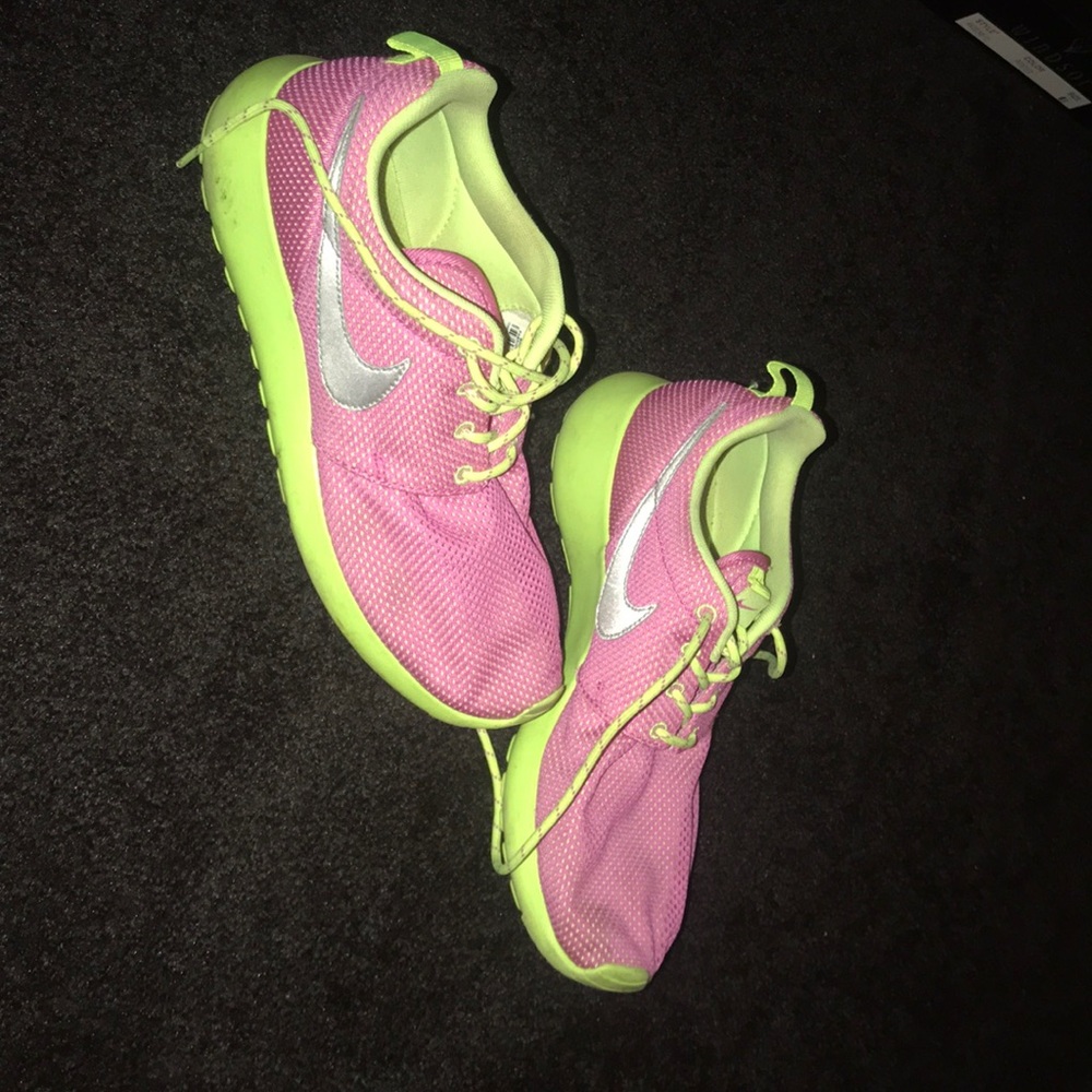 Pink and lime green Rosches